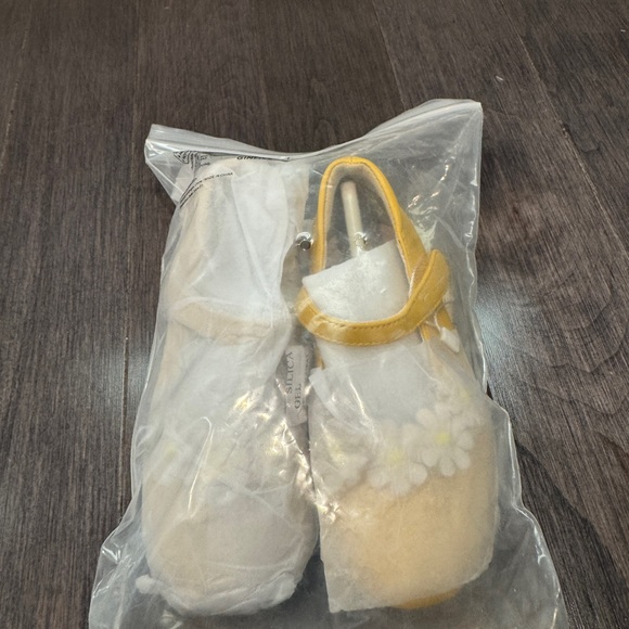 NWT Toddler Girl Size 9M Yellow Daisy Kids Dress Shoes with Velcro Close - Picture 6 of 7